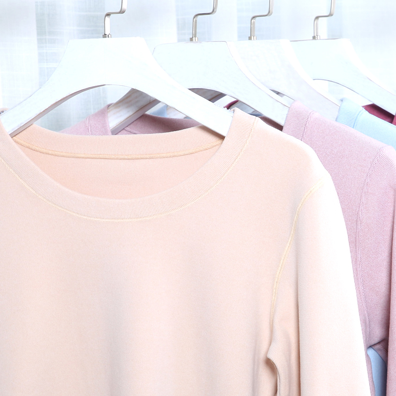 طقم حراري نسائي من الصوف الألماني برقبة دائرية مصقولة